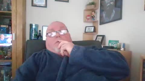 Snapshot of jerseyhammer01 chatting on February 9, 9:13 am Harry online show from February 9, 9:13 am