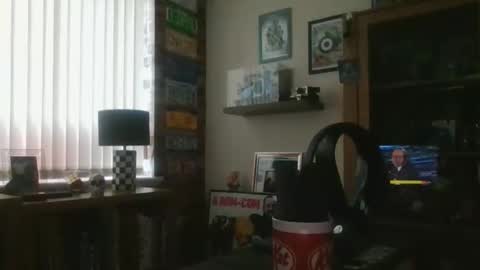 Snapshot of jerseyhammer01 chatting on February 19, 8:54 am Harry online show from February 19, 8:54 am