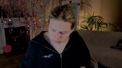 jes_solar online show from February 22, 10:52 pm