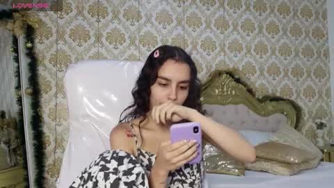 Snapshot of jessb_ chatting on January 6, 6:33 pm jessb_ online show from January 6, 6:33 pm