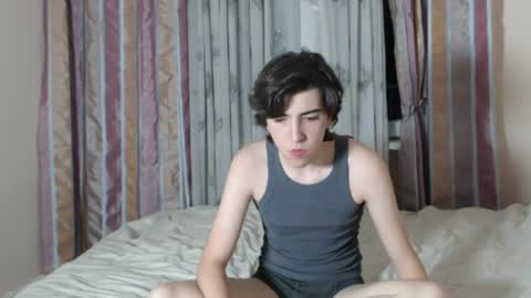 Snapshot of jesse_estrella chatting on July 25, 9:23 pm Jesee Estrella online show from July 25, 9:23 pm