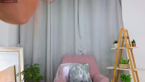 Snapshot of jessey_adams chatting on January 26, 9:51 am bella adams online show from January 26, 9:51 am
