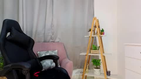 Snapshot of jessey_adams chatting on February 12, 2:03 am bella adams online show from February 12, 2:03 am