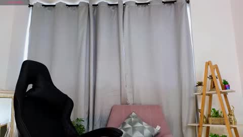 Snapshot of jessey_adams chatting on February 21, 3:10 pm bella adams online show from February 21, 3:10 pm