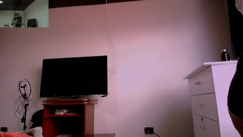 Yessik Rodriguez online show from April 13, 4:34 pm