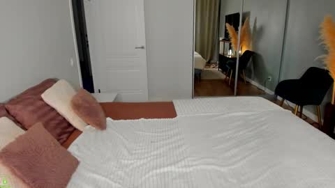 Jessica online show from November 25, 7:19 am