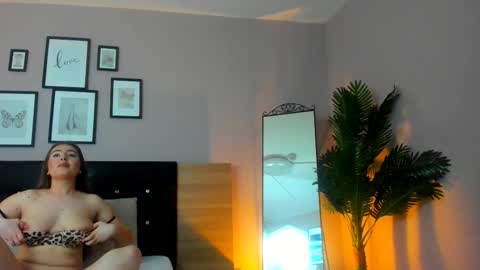 Snapshot of jessica_skyy chatting on March 5, 7:04 am jessica_skyy online show from March 5, 7:04 am