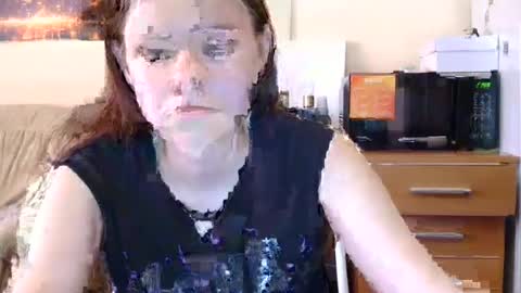 Snapshot of jessicaholland1 chatting on June 17, 6:05 am jessicaholland1 online show from June 17, 6:05 am