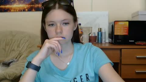 Snapshot of jessicaholland1 chatting on June 20, 6:44 pm jessicaholland1 online show from June 20, 6:44 pm