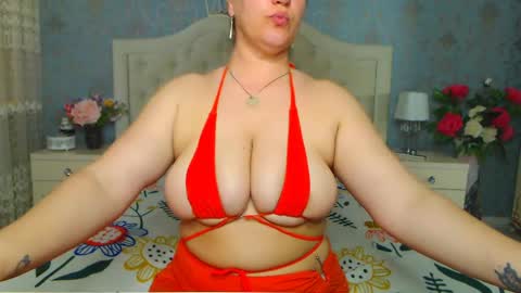 Snapshot of jessicalove20 chatting on April 17, 11:46 am single mommy online show from April 17, 11:46 am