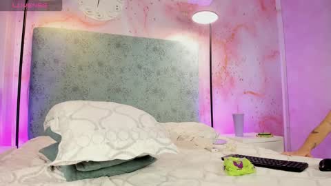 JESSI AND NAOMI online show from January 15, 12:26 am