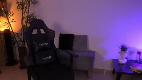  Jessica Pratt  IG jessicaxpratt online show from April 2, 7:55 pm