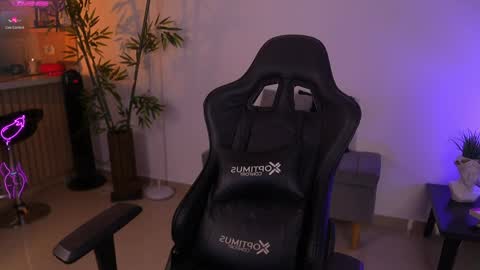  Jessica Pratt  IG jessicaxpratt online show from April 7, 7:36 pm