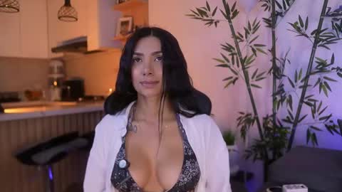 Snapshot of jessicapratt chatting on June 5, 9:20 pm Jessica Pratt IG jessicaxpratt online show from June 5, 9:20 pm