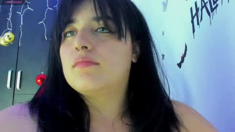 Snapshot of jessicared18 chatting on December 11, 11:10 pm jessicared18 online show from December 11, 11:10 pm