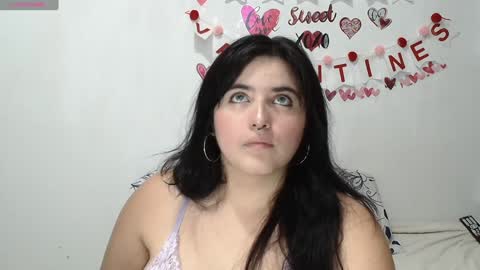 Snapshot of jessicared18 chatting on February 8, 10:50 am jessicared18 online show from February 8, 10:50 am