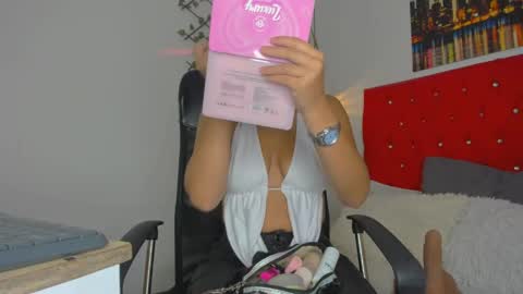 Snapshot of jessie_rogers__ chatting on April 28, 1:16 pm Jessie online show from April 28, 1:16 pm