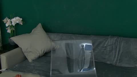 Snapshot of jessie_sinn chatting on February 25, 4:05 pm Jessie online show from February 25, 4:05 pm