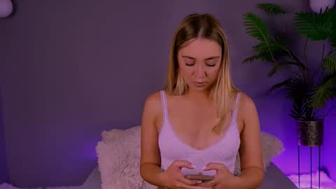 Snapshot of jessiellle chatting on October 23, 7:07 am jessiellle online show from October 23, 7:07 am