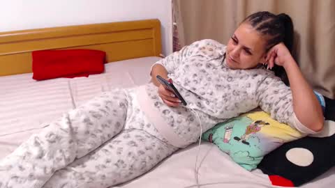 jessiestar3 online show from November 9, 6:44 am