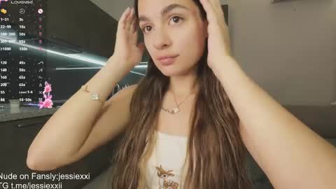 Snapshot of jessiexxi chatting on May 24, 2:05 am Jessie TG channel online show from May 24, 2:05 am