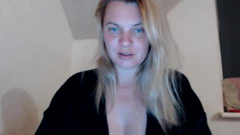 Snapshot of jessyangels chatting on June 4, 7:42 pm jessyangels online show from June 4, 7:42 pm