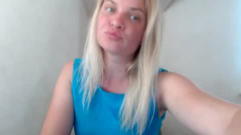 Snapshot of jessyangels chatting on June 21, 4:31 pm jessyangels online show from June 21, 4:31 pm