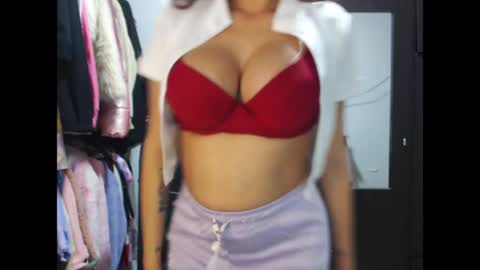 Snapshot of jessyllyn chatting on May 8, 4:12 pm Jessy online show from May 8, 4:12 pm