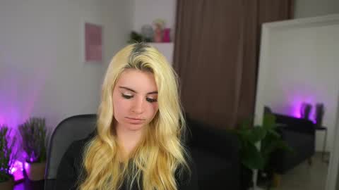 Snapshot of jetpearl chatting on March 15, 8:04 pm Jet online show from March 15, 8:04 pm