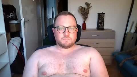 jeuneloup92 online show from September 24, 6:00 pm