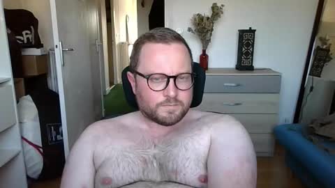 jeuneloup92 online show from October 13, 3:56 pm