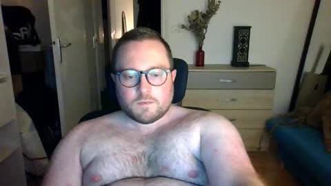 jeuneloup92 online show from December 2, 4:57 pm