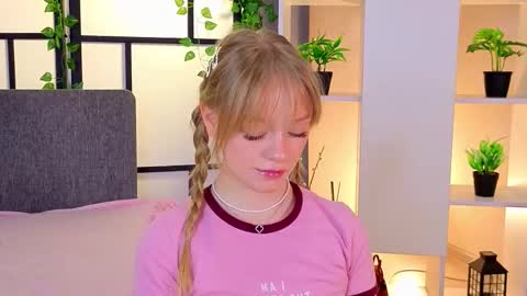 Gwen online show from March 20, 8:25 pm