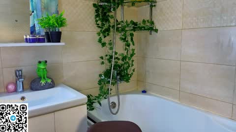 Gwen online show from March 29, 8:31 pm