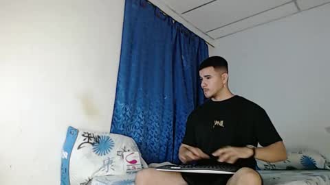 Snapshot of jeycob_happy97 chatting on February 13, 11:26 pm Juan David online show from February 13, 11:26 pm