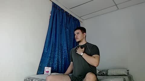 Snapshot of jeycob_happy97 chatting on February 25, 10:07 pm Juan David online show from February 25, 10:07 pm