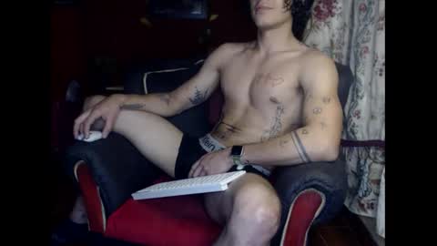 Snapshot of jffer_slhom chatting on October 23, 4:01 am jffer_slhom online show from October 23, 4:01 am