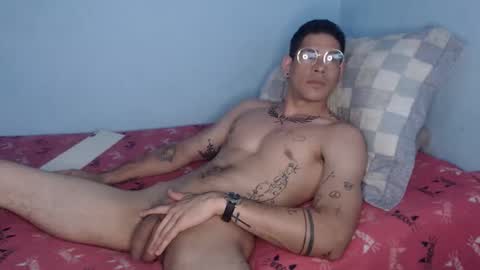 Snapshot of jffer_slhom chatting on February 8, 4:05 am jffer_slhom online show from February 8, 4:05 am