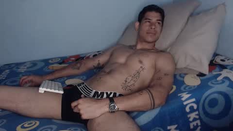 Snapshot of jffer_slhom chatting on February 25, 4:11 am jffer_slhom online show from February 25, 4:11 am