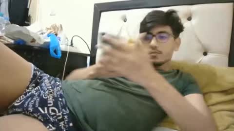 HotArabGuy24 online show from December 13, 10:37 pm