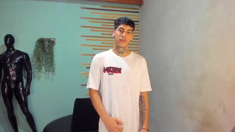 Snapshot of jharol_cardona chatting on December 19, 1:28 am Jharol online show from December 19, 1:28 am