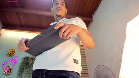Snapshot of jharol_cardona chatting on October 12, 1:04 am Jharol online show from October 12, 1:04 am