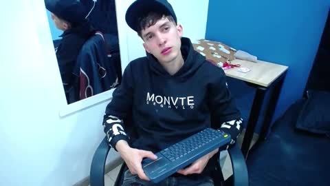 Jheampiero online show from November 11, 1:55 pm