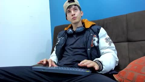 Jheampiero online show from February 2, 8:51 pm