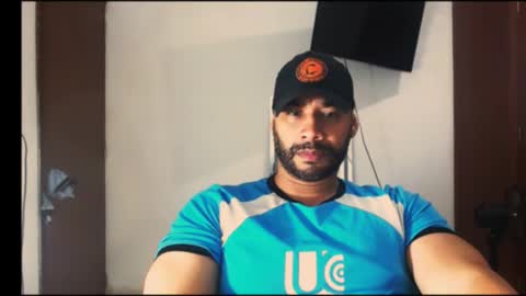 En moreno online show from December 22, 1:13 am