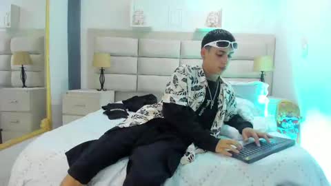 jhoanleandro online show from February 7, 4:16 am