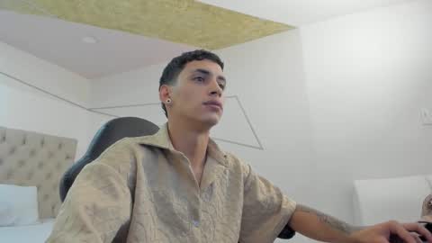 jhoanleandro online show from September 18, 3:52 am