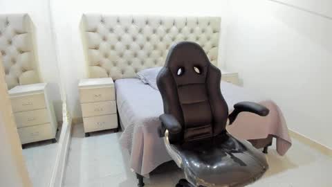 jhoanleandro online show from November 22, 4:55 am