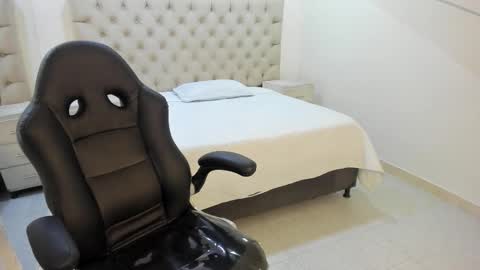 jhoanleandro online show from January 8, 4:04 am