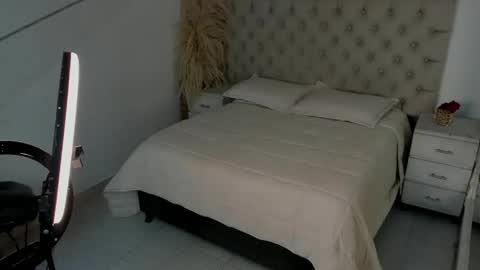 jhoanleandro online show from April 6, 4:32 am